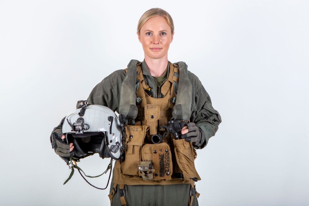 MCAS Miramar Marines pose for Content