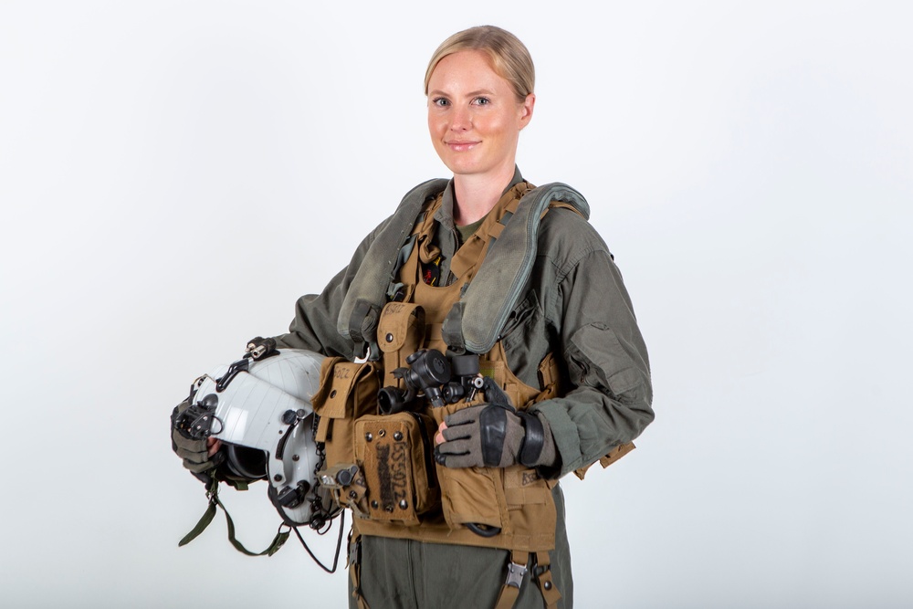 MCAS Miramar Marines pose for Content