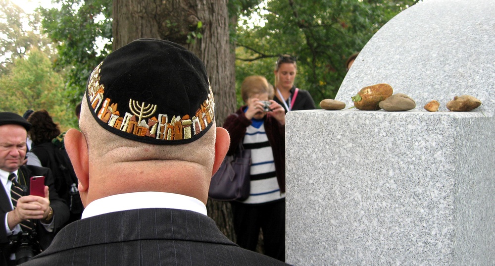 Jewish War Veteran Honors Fallen Chaplains at Arlington Ceremony