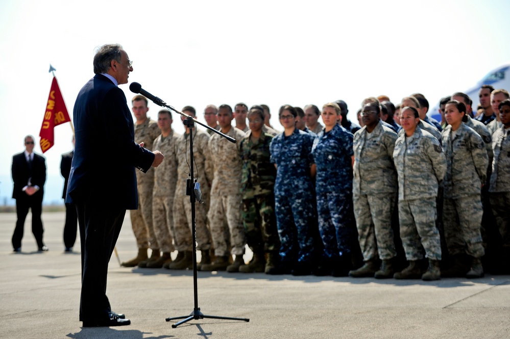 Panetta Addresses Troops at Naval Air Station Sigonella