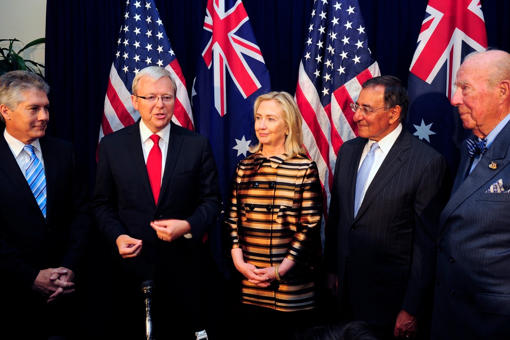 Clinton, Panetta Attend Ceremony Honoring Former Secretary of State Shultz