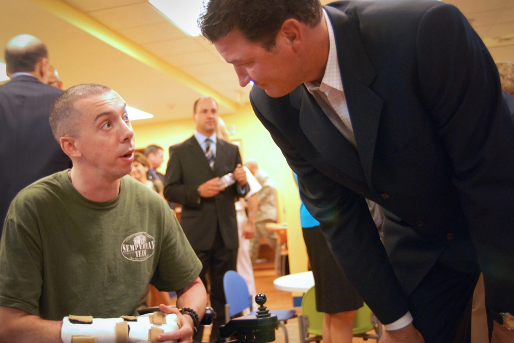 Hockey Great Lemieux Dedicates Playroom for Military Families at Walter Reed