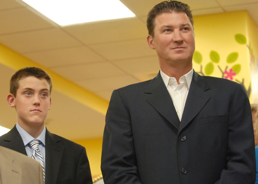Hockey Great Lemieux Dedicates Playroom for Military Families