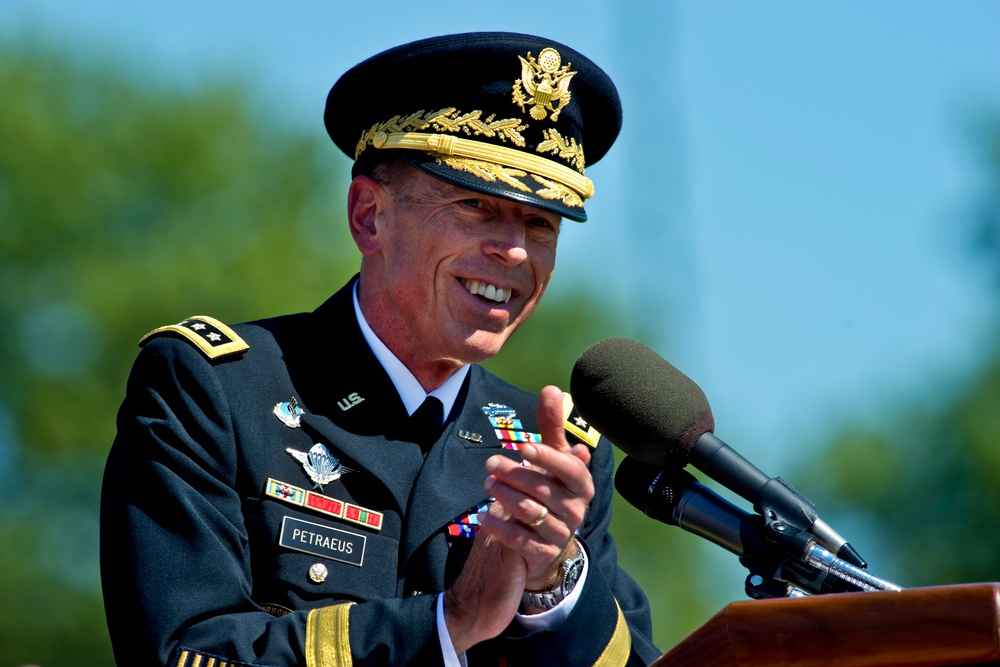 Petraeus Retires After 37-Year Military Career, Prepares to Lead CIA