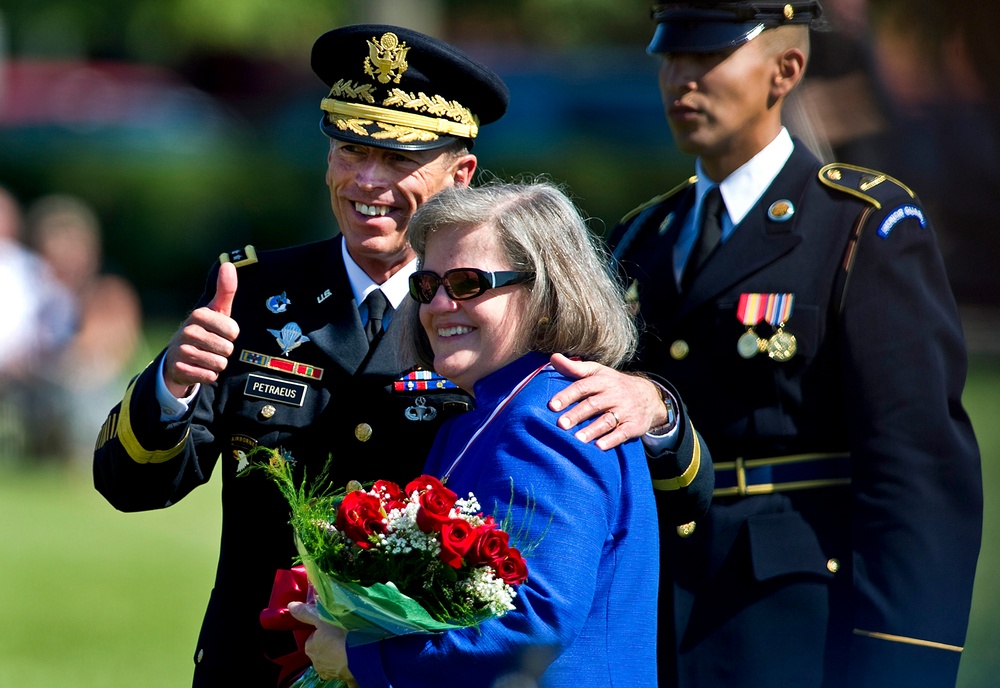 Petraeus Retires After 37-Year Military Career, Heads to CIA