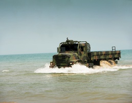 Oshkosh Defense Showcases TerraMax Unmanned Ground Vehicle at AUVSI Conference