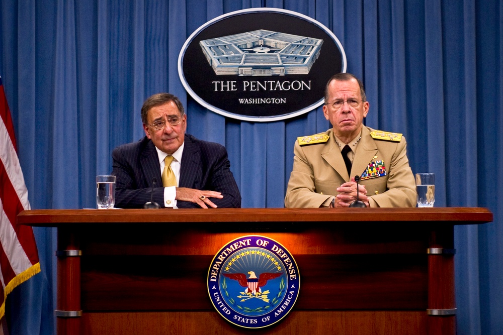Panetta, Mullen Address Media on Debt Reduction at Pentagon