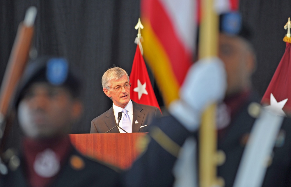 Army Secretary Presides Over Walter Reed Hospital Consolidation Ceremony