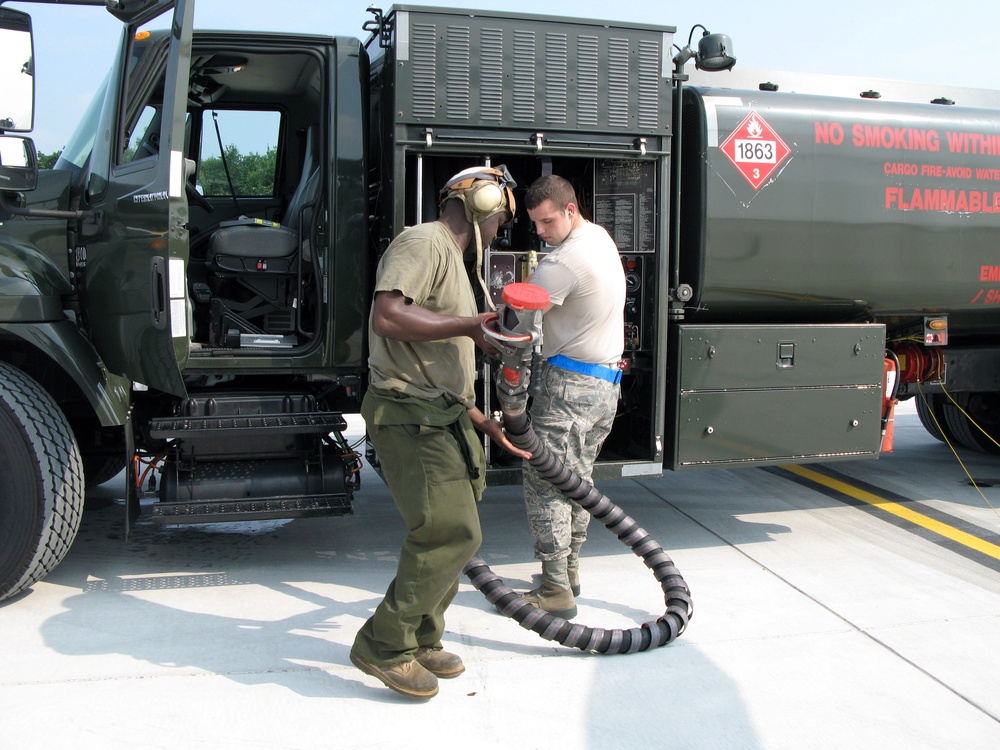 Air Force, Marine Corps Aircrews Refuel CH-53 Super Stallions
