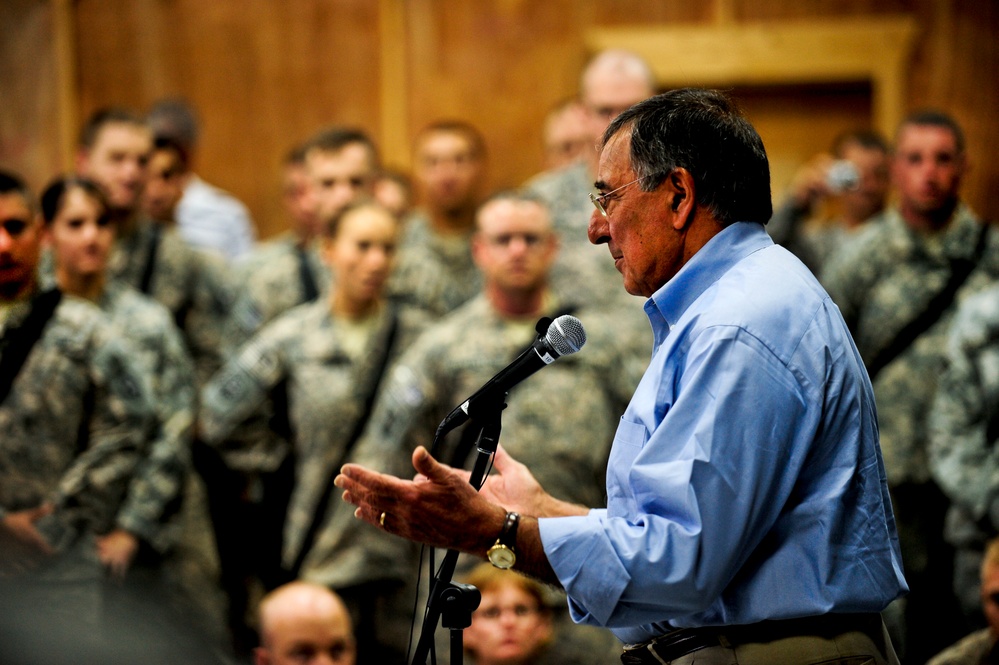 Panetta Visits Troops in Iraq