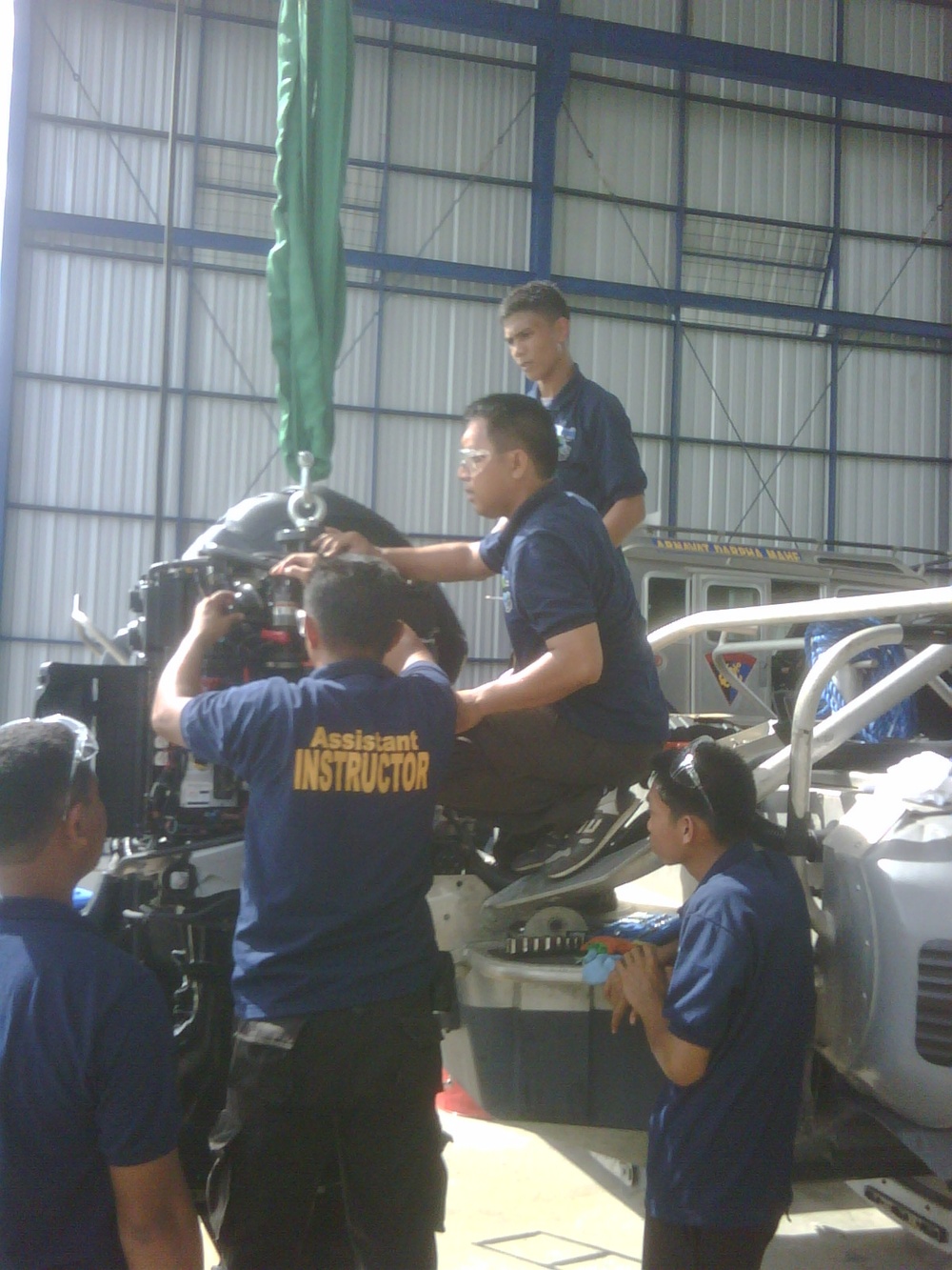 Indonesian Police Train on Boat Maintenance for Counternarcotics Missions