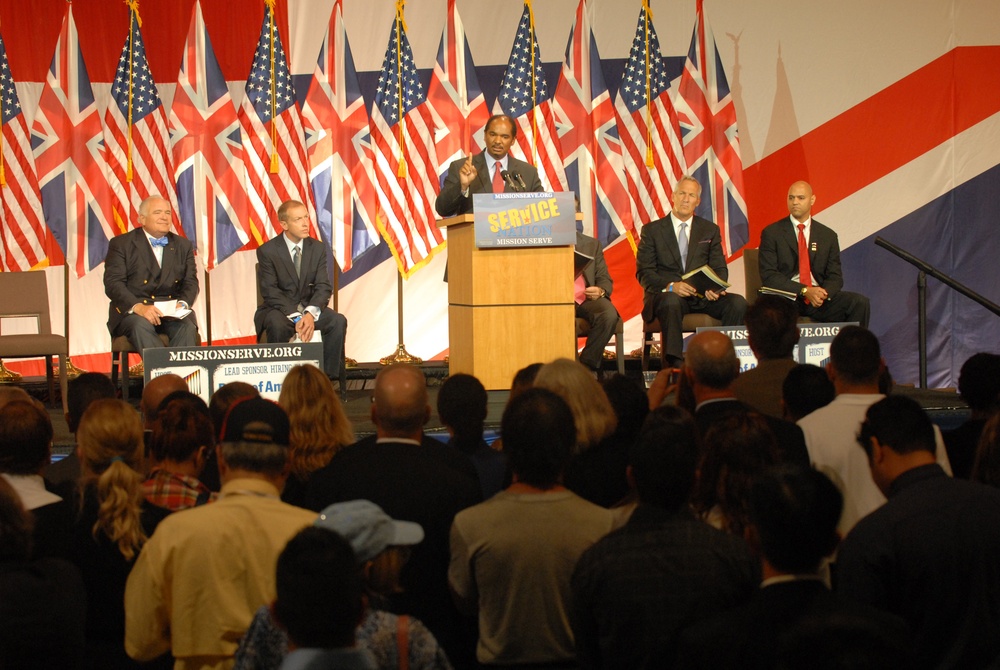 Defense Official Addresses Military Veterans at Hiring Fair