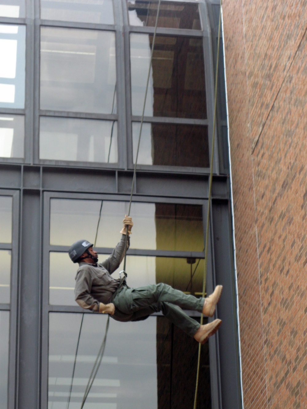 Defense Health Official Rappels Down Wall to Visit Medical Students