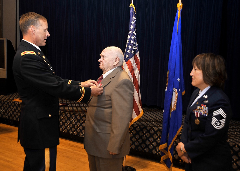 Army Colonel Honors Retired Sergeant with Bronze Star at Daughter's Retirement Ceremony