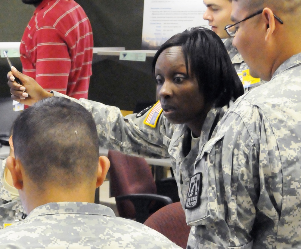 Army Staff Sgt. Instructs Soldiers During Coalition Warrior Interoperability Demonstration