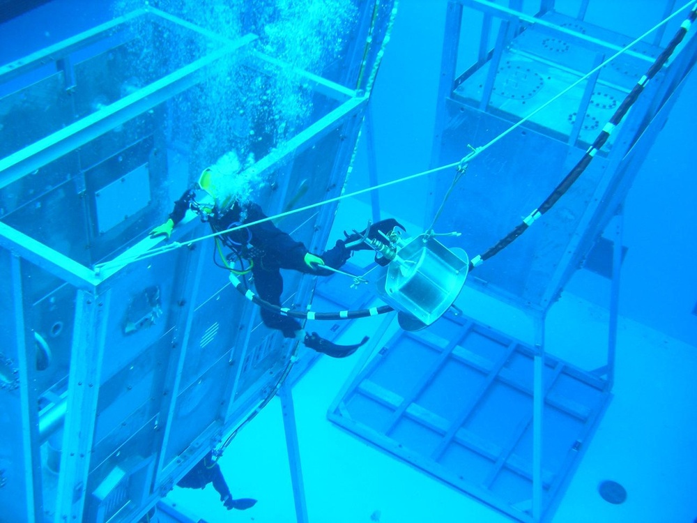 Navy Dive School Students Train in New 40-Foot Tank