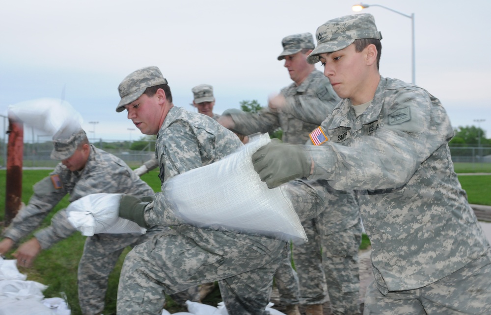South Dakota National Guard Soldiers Fortify Levee Against Flooding