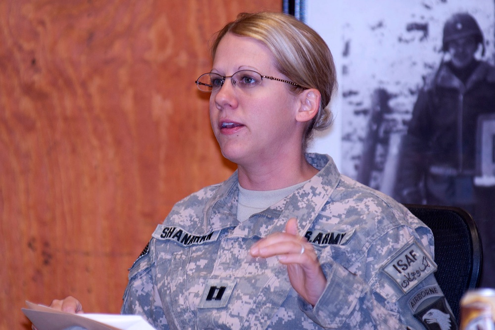 Army Psychologist Helps Soldiers Adjust to Life After Deployment