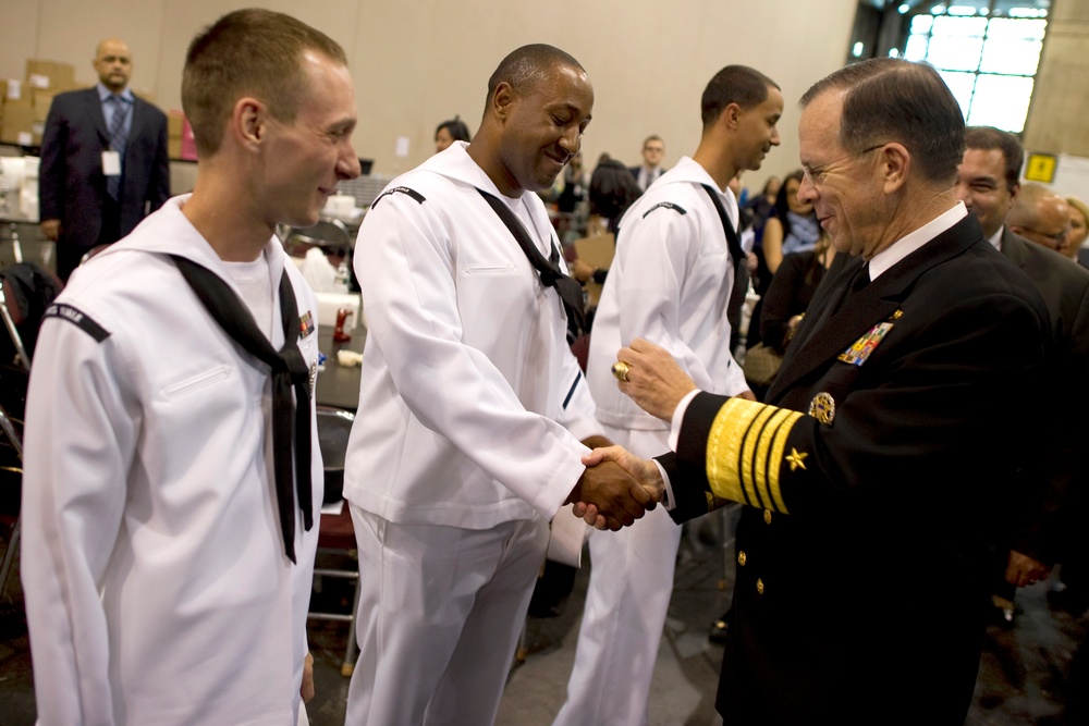 Adm. Mike Mullen Attends Robin Hood Foundation Gala in New York