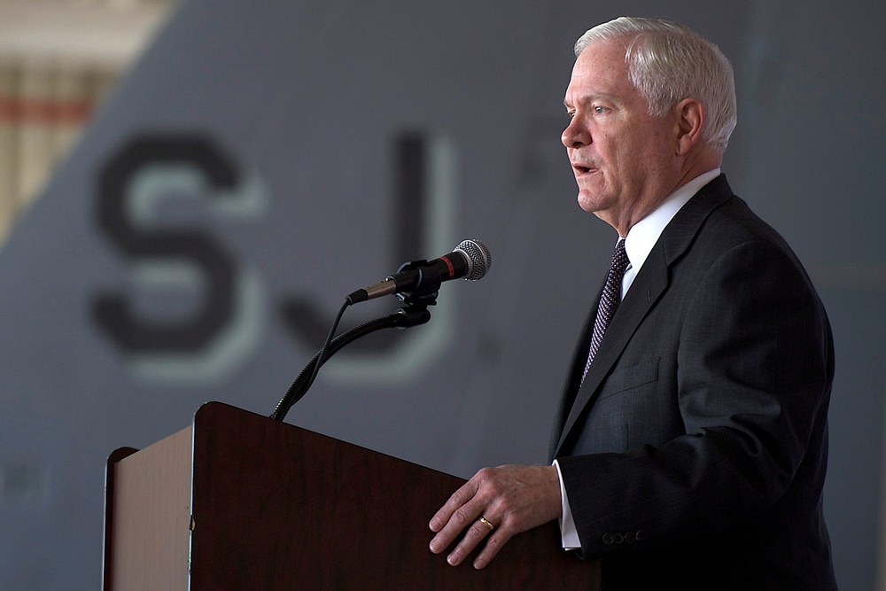 Gates Visits Airmen at Seymour Johnson Air Force Base