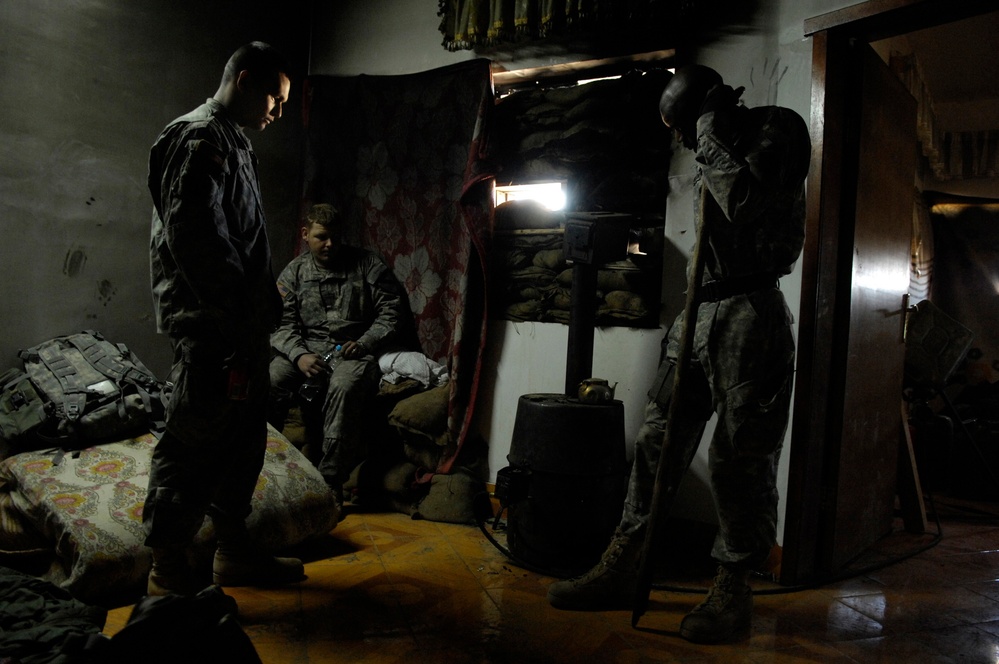 Soldiers Pause to Remember Fallen Comrades in Iraq