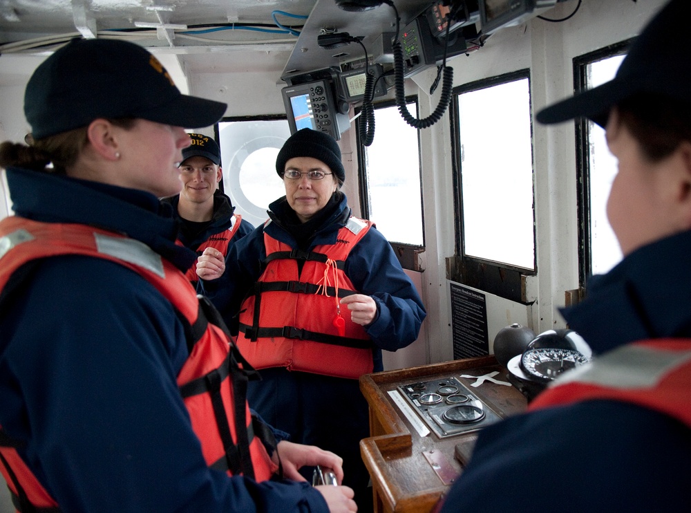 Coast Guard Academy Instructor Leads Training Exercise on Thames River