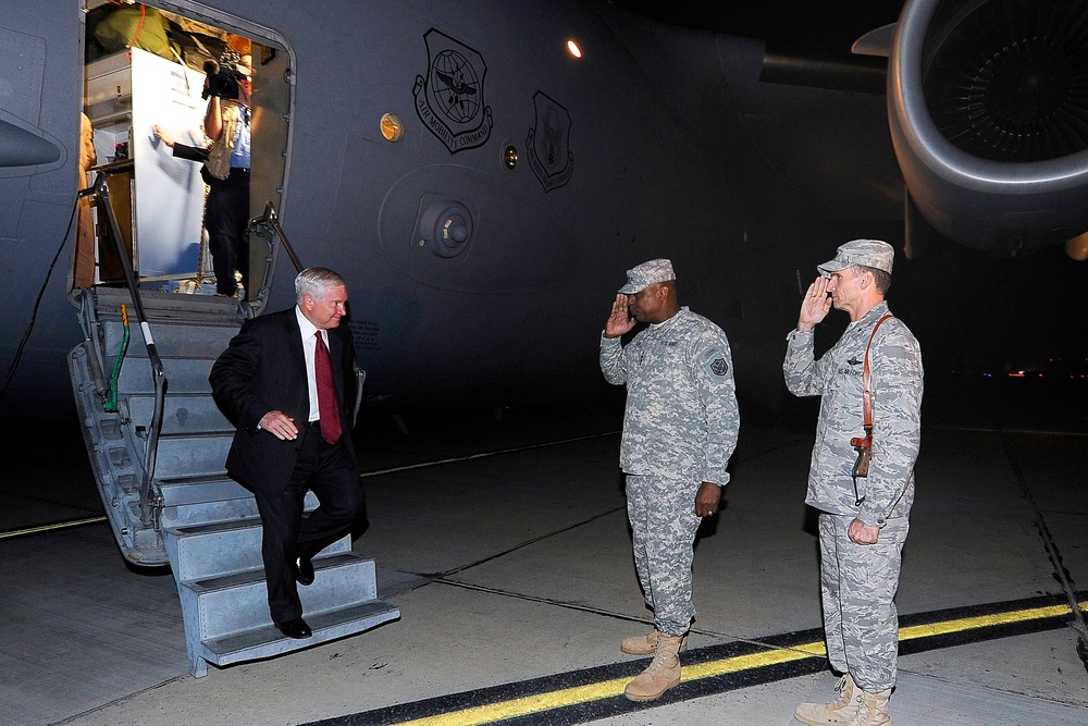 U.S. Defense Secretary Gates Visits Troops in Iraq