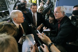 Defense Secretary Gates Questioned by AP Reporter on C-17 Flight from Riyadh to Baghdad