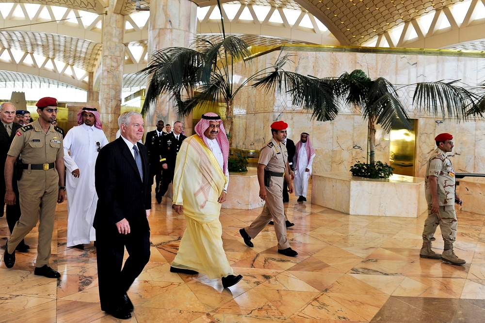 U.S. Defense Secretary Meets with Saudi Prince in Riyadh