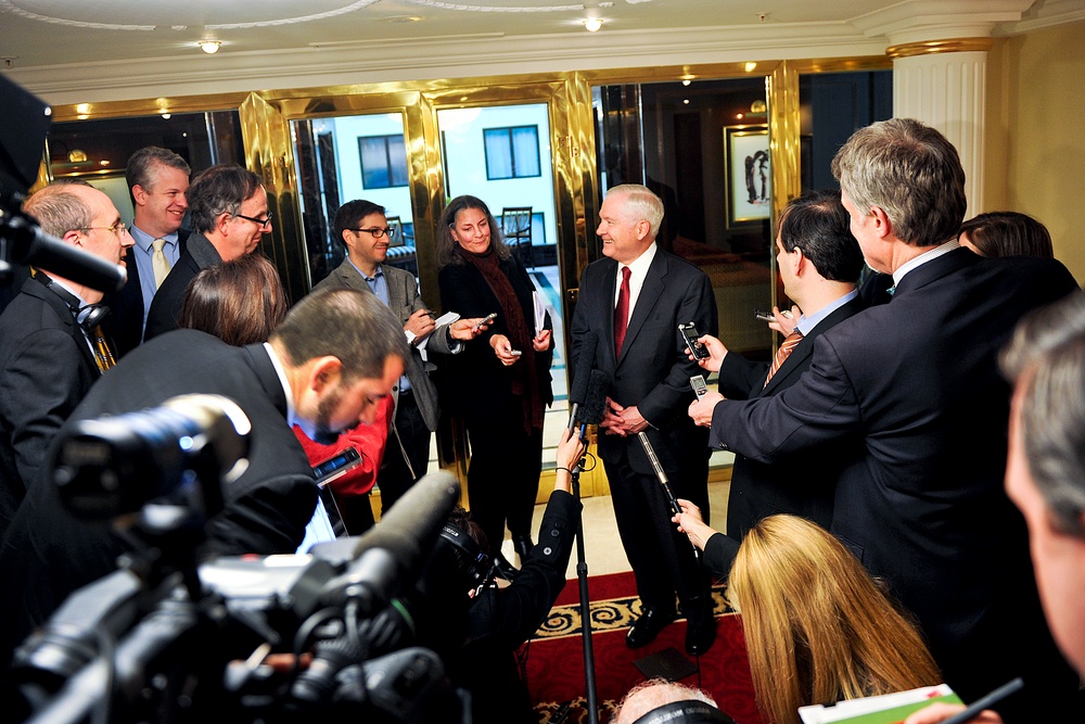 Gates Meets with Russian Officials in Moscow