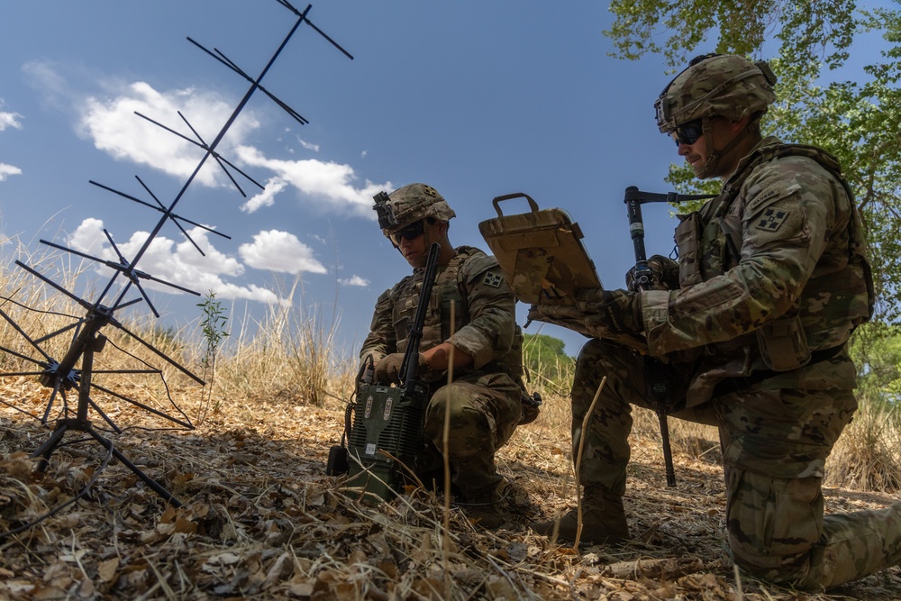 2nd Battalion, 12th Infantry Regiment conducts a patrol to support southern border mission