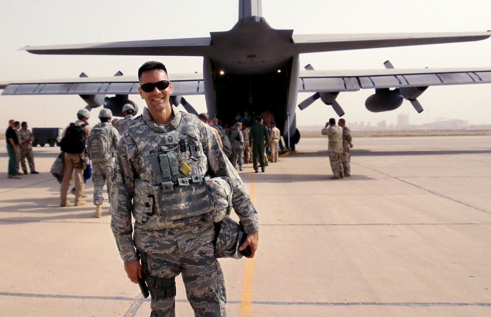 Air Force Senior Master Sgt. Prepares to Board Iraqi C-130 at New Al Muthana Air Base
