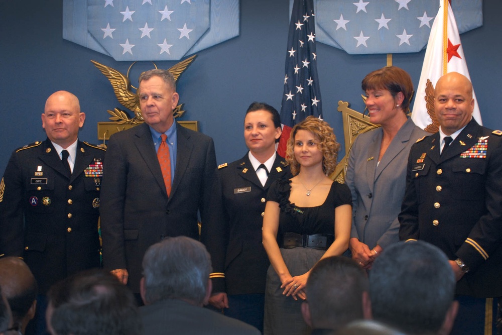 Defense Officials Honor Reserve Family Readiness Award Recipients