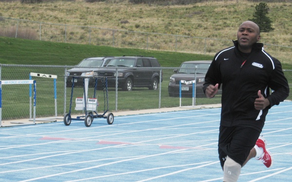 Face of Defense: Amputee Runs on Inspiration