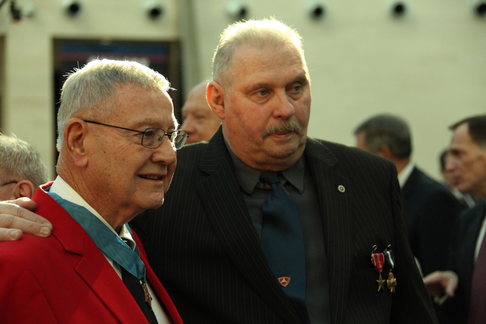 Medal of Honor Recipients Reunite at Marine Corps Museum