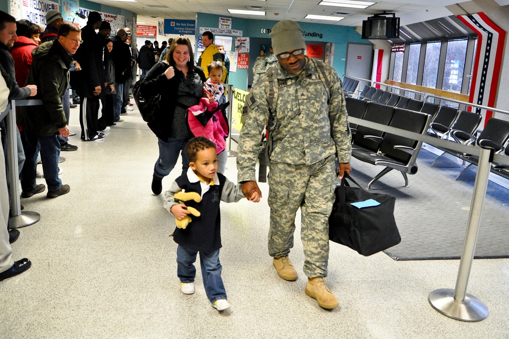 Soldier Welcomed Home at Dallas/Fort Worth Airport
