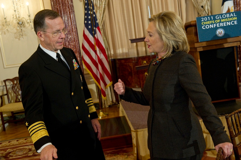 Mullen and Clinton Discuss Global Diplomacy at State Department Conference