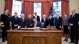 Obama Signs New START Treaty with Bipartisan Congressional Leaders