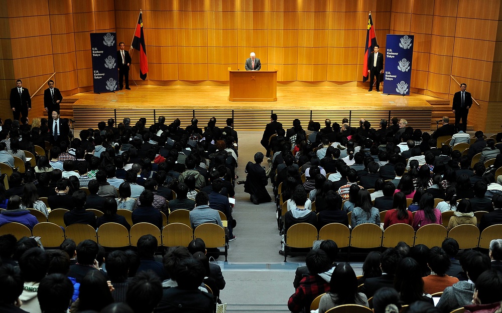 Gates Addresses U.S.-Japan Alliance at Keio University in Tokyo