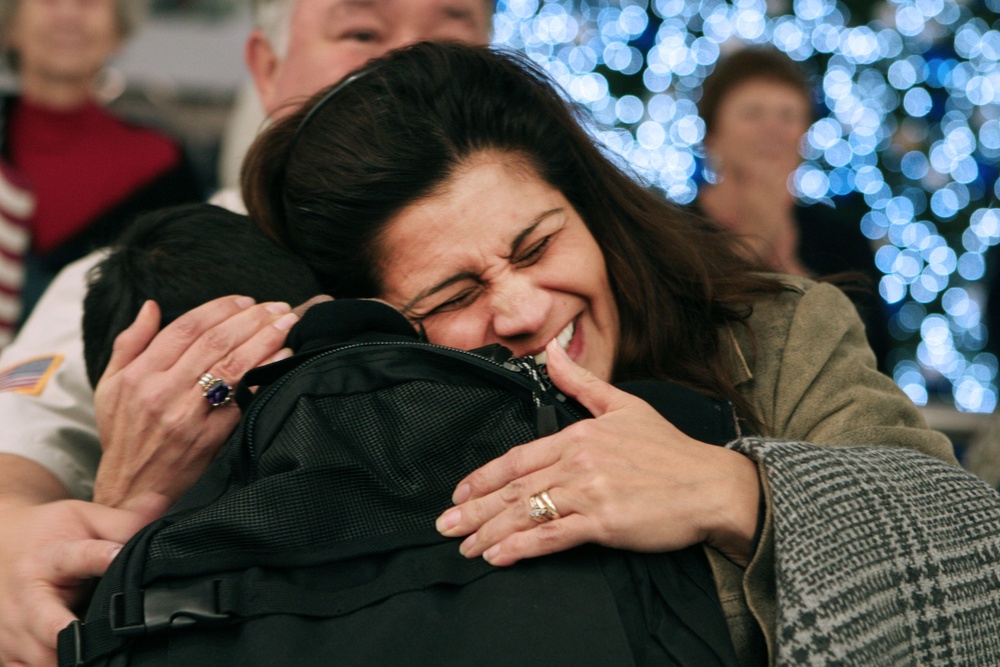 Emotional Homecoming: Mother and Daughter Reunite at BWI Airport
