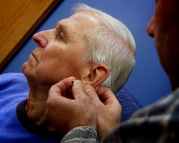 Military Doctors Learn Battlefield Acupuncture at Joint Base Andrews