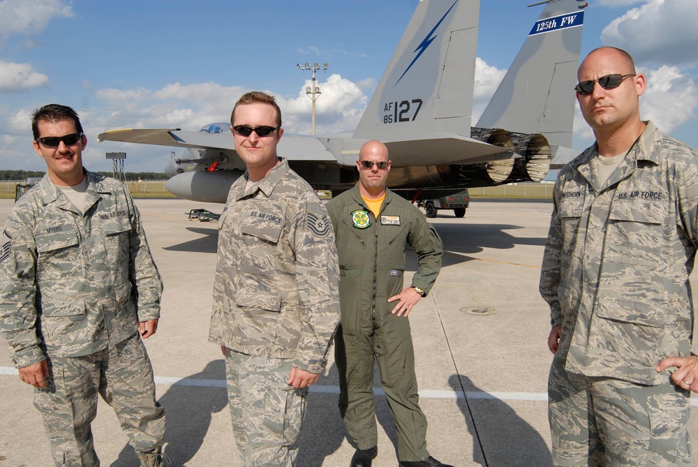 Air Force, Navy Reservists Embody American Attitude