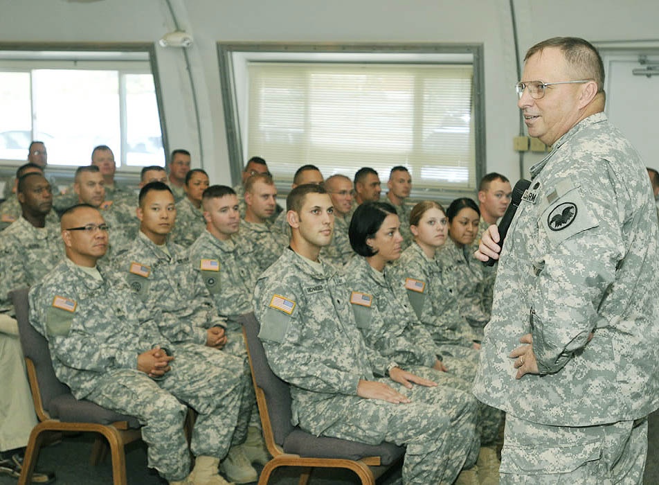 Army Reserve Chief Visits Troops at Guantanamo Bay