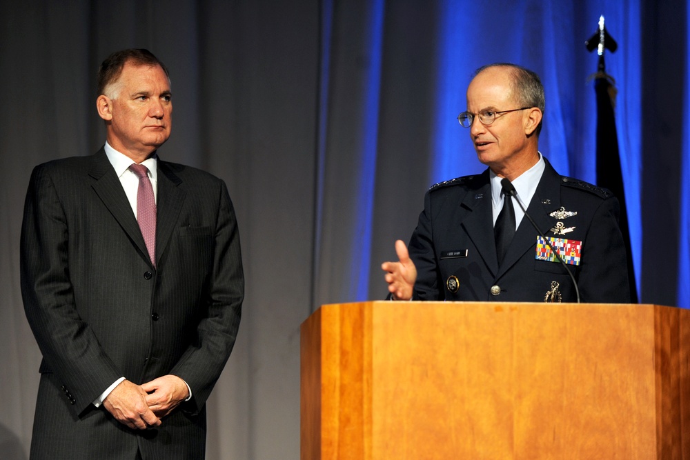 Stratcom Commander Hosts Deputy Defense Secretary at Space Symposium