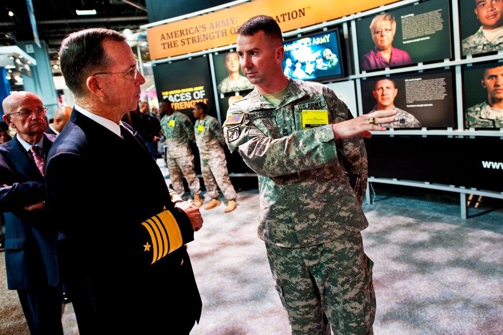 Top Military Leader Meets with Soldier at Army Expo