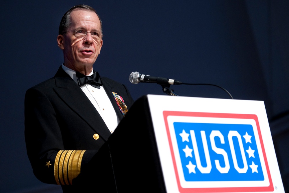 Adm. Mike Mullen Addresses Crowd at USO Event in Chicago