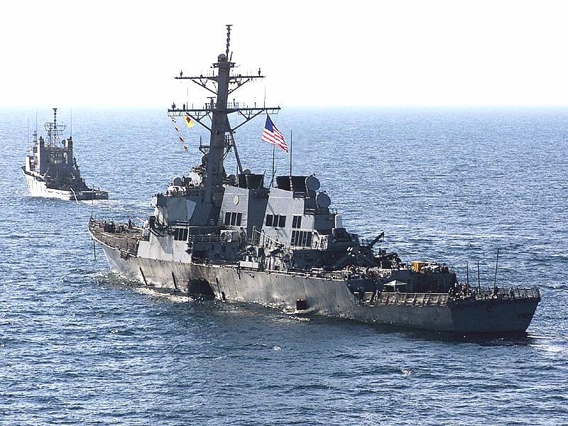 USNS Catawba Tows Damaged USS Cole After Deadly Terrorist Attack in Yemen