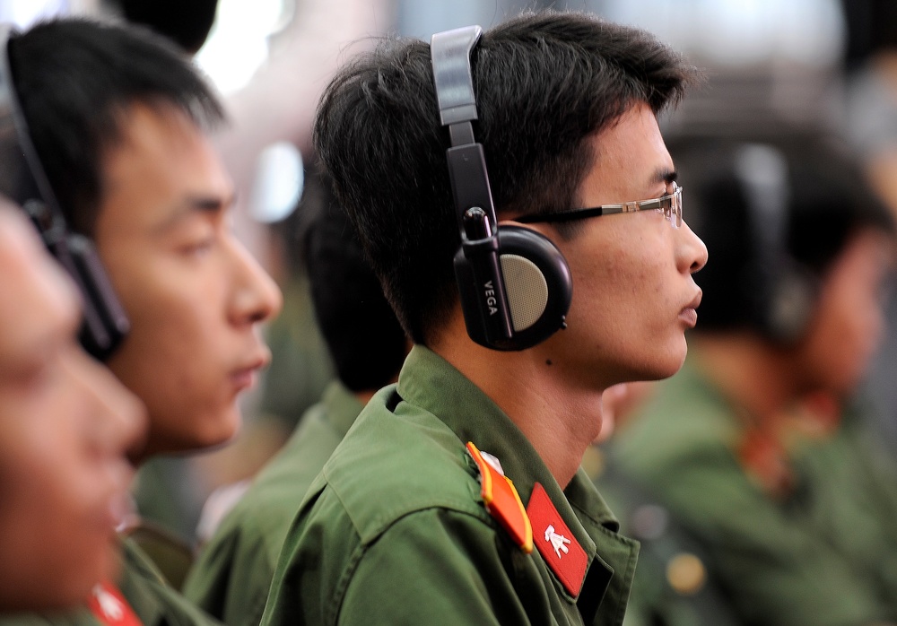 Gates Addresses Vietnamese Military at Hanoi University