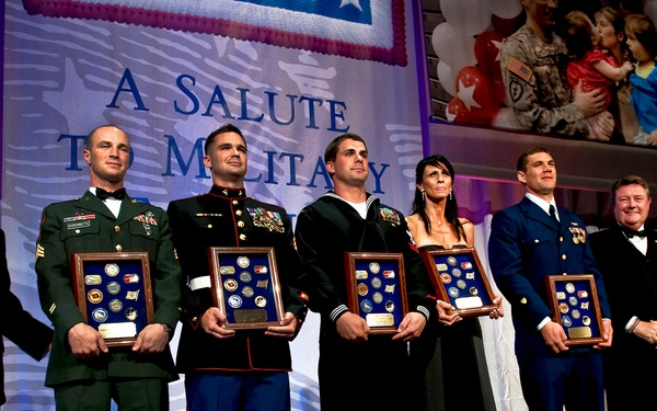 USO Gala Honors Military Members, Families