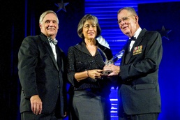 Hawaii Governor Honored for Supporting National Guard and Reserve Employees